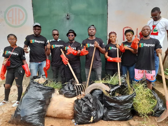 Abidjan : Des jeunes en lutte contre l’insalubrité