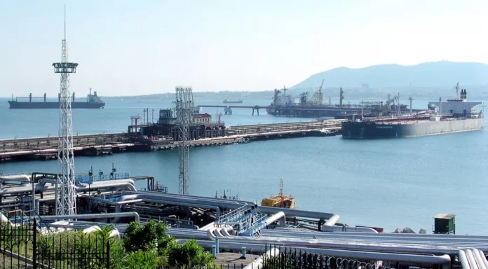 Le Terminal pétrolier de Novorossiïsk frappé : Moscou et Kiev se disputent la cible