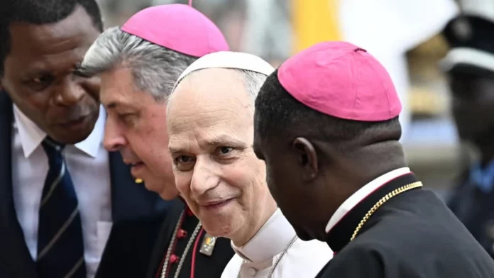 Léon XIV défie Trump : le premier pape américain révèle sa vraie nature